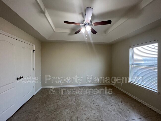 Building Photo - 2603 E Eisenhower Ave