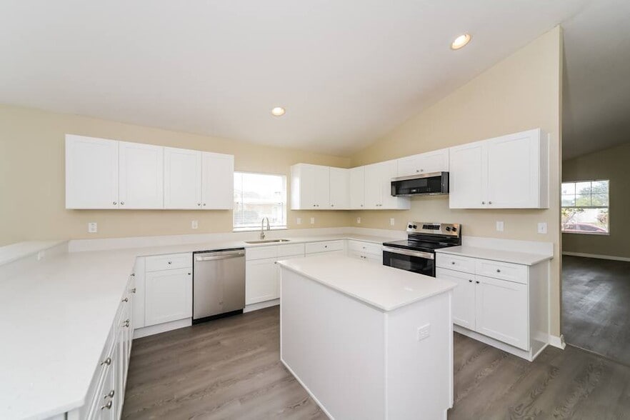 Building Photo - 4610 Sandhurst St