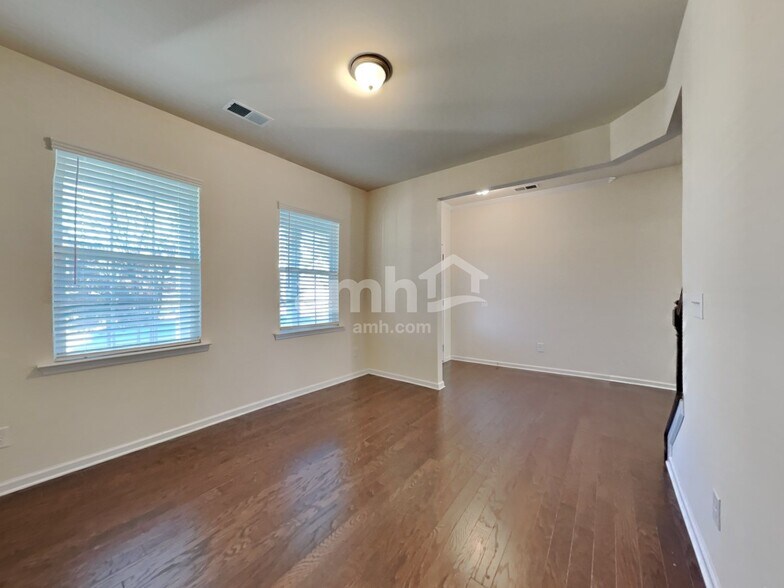 Building Photo - 154 Eden Ave