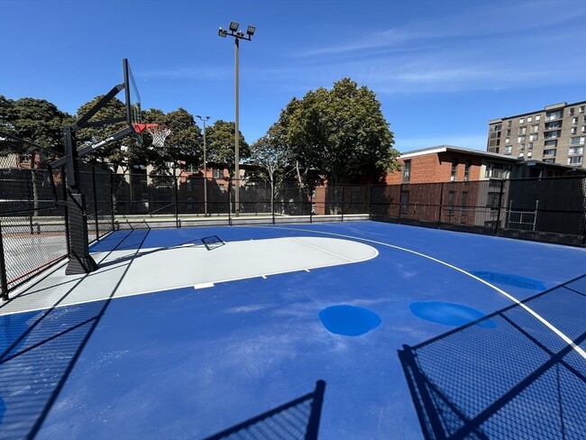 Building Photo - 44 Washington St