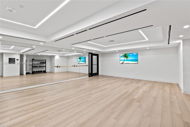 Building Photo - 225 N Miami Ave