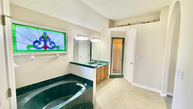 Building Photo - 275 Home Pl