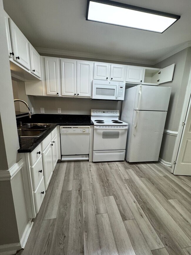 Building Photo - FAIRWAY TOWNHOMES