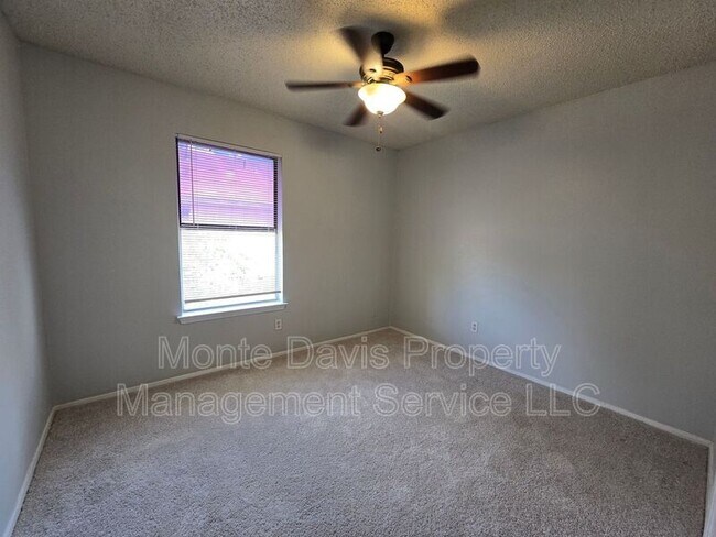Building Photo - 1309 Southport Dr
