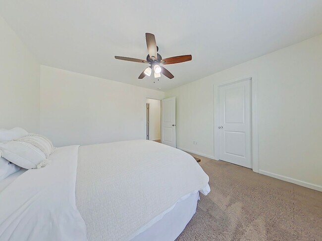 Building Photo - Beautiful 4 Bedroom home in Canterbury Farms!