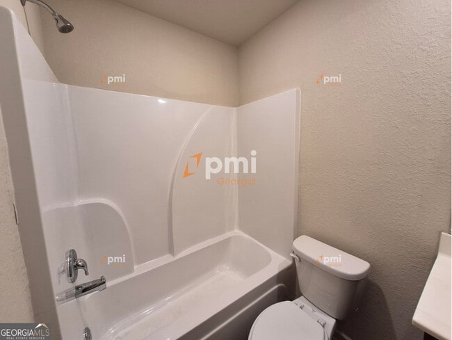Building Photo - 511 Highwood Ln