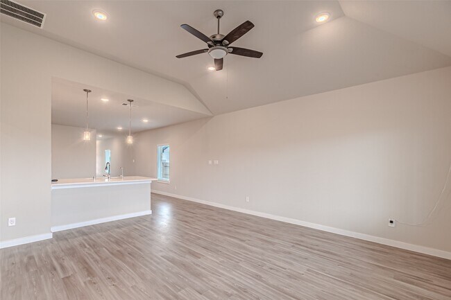 Building Photo - 21606 Wave Holw Dr