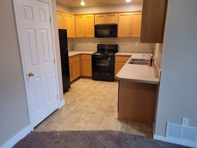 Primary Photo - 3 bed Condo in Central Meridian!