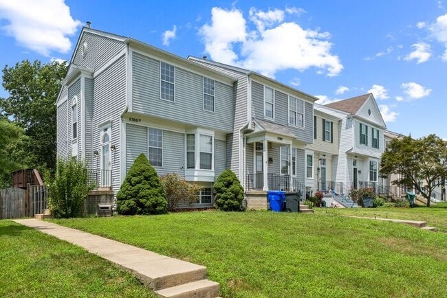 Building Photo - End Unit 3-Level Townhome in Millbrook Nei...