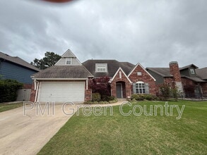 Building Photo - 4419 W Detroit Pl