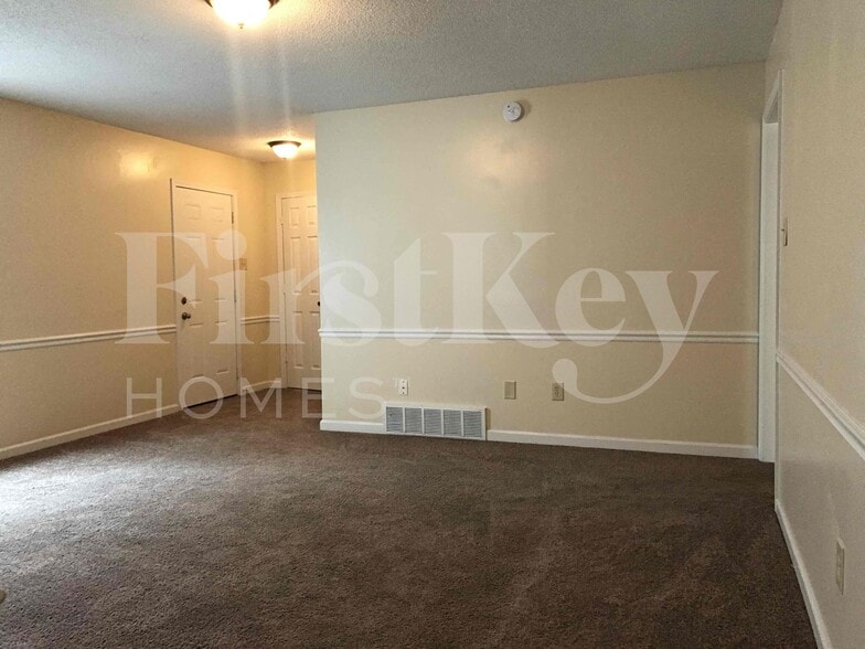 Building Photo - 3926 Oak Branch Cir W