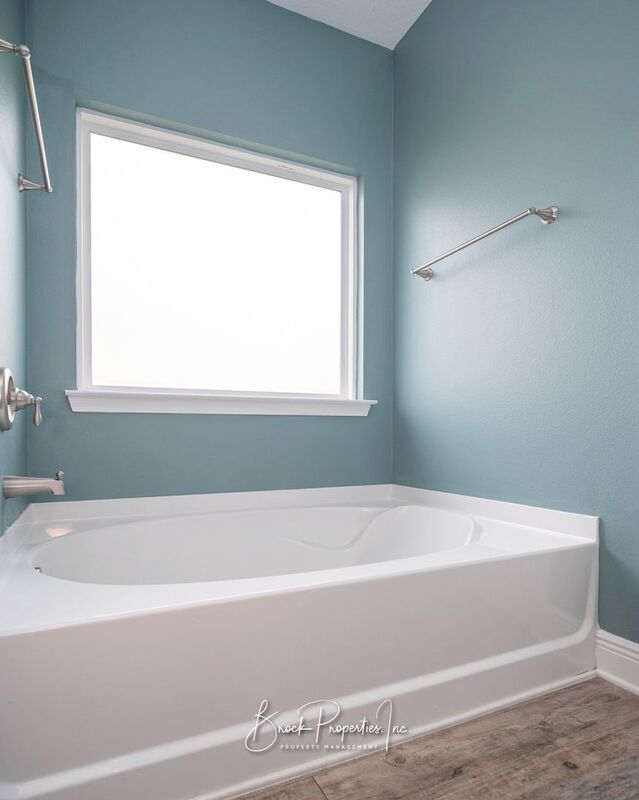 Building Photo - 8753 Bradfield Dr