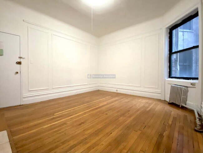 Building Photo - 45 Tiemann Pl