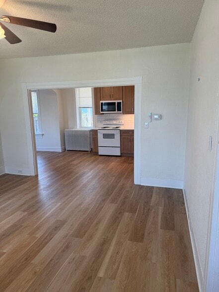 Building Photo - 137 S Market Ave