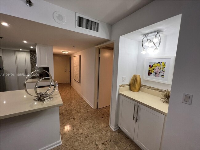 Building Photo - 1717 N Bayshore Dr