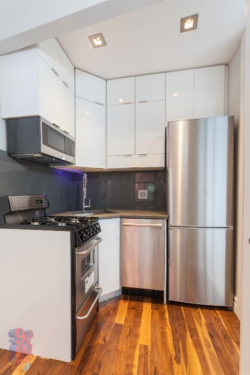 Primary Photo - 233 E 29th St