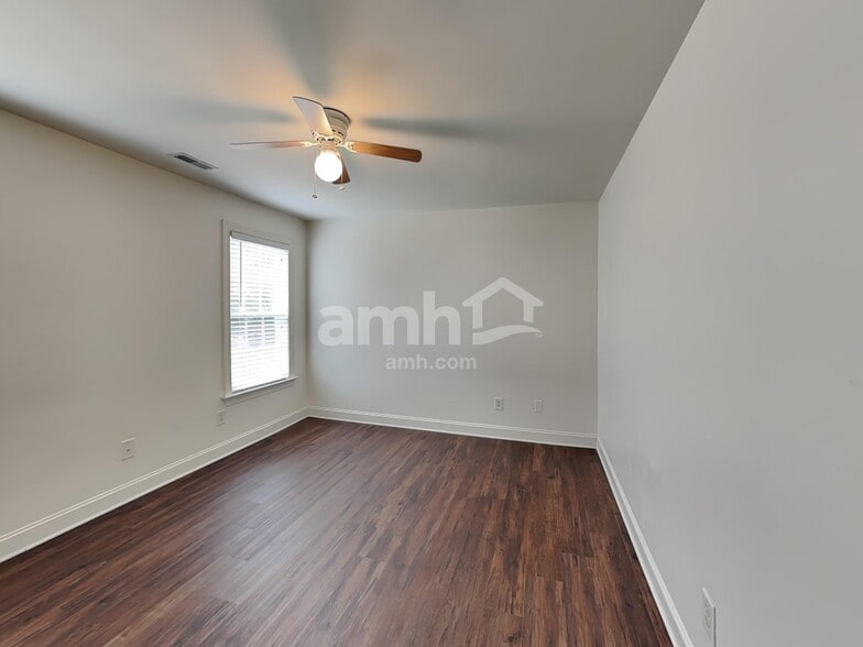 Building Photo - 2016 Sentinel Dr