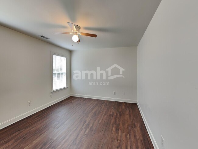 Building Photo - 2016 Sentinel Dr