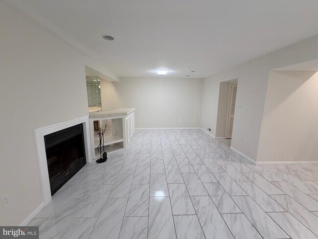 Building Photo - 5900 Parenham Way