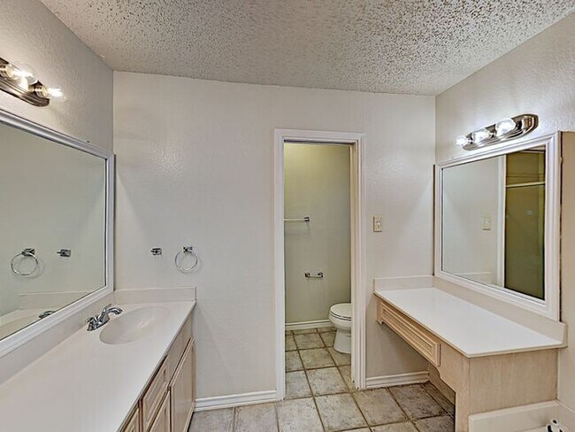 Building Photo - *No App Fee.*1 Month FREE Rent w/move in b...
