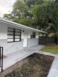 Building Photo - 4100 SW 19th St