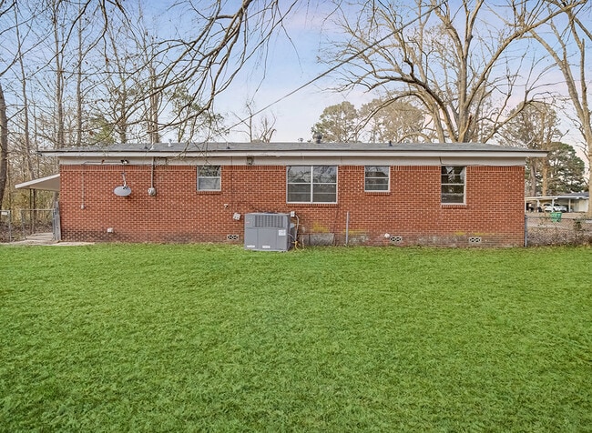 Building Photo - 3007 Hollywood St