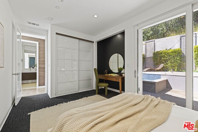 Building Photo - 2756 Westshire Dr