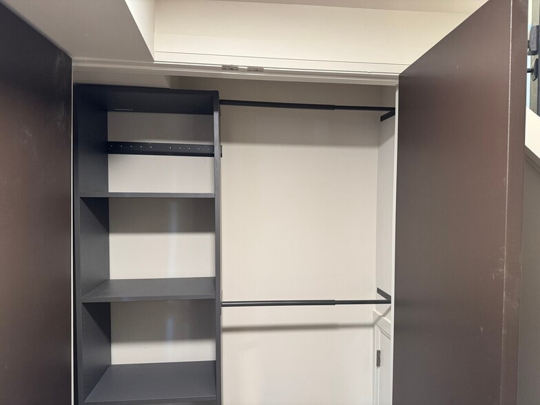 Coat closet - 2457 N Mozart St