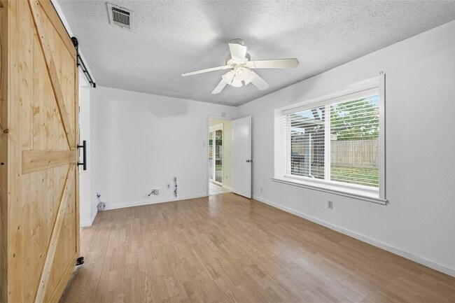 Building Photo - 18602 Lippizaner Dr