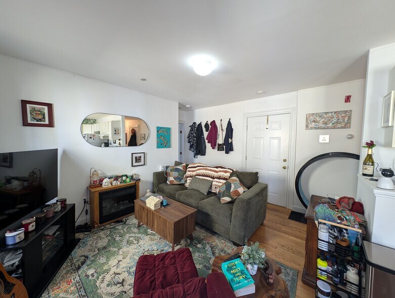 Building Photo - 29 Roberts Rd