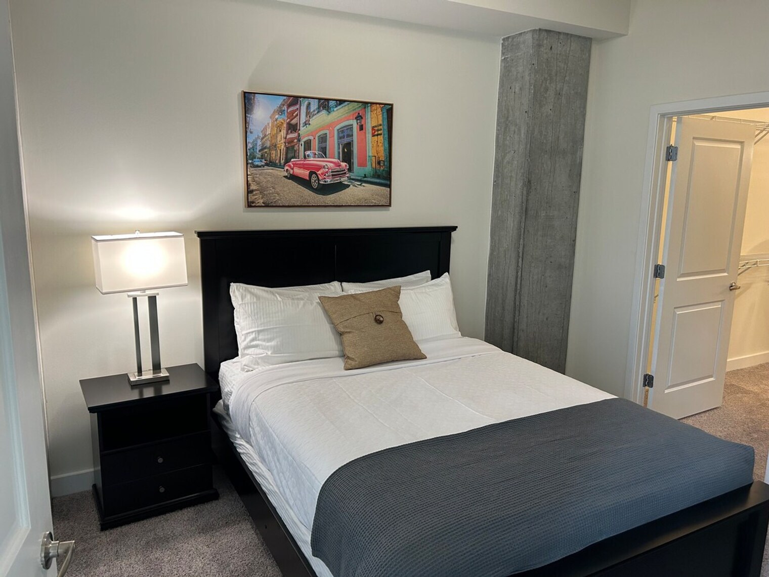 Building Photo - 400 S Tryon St