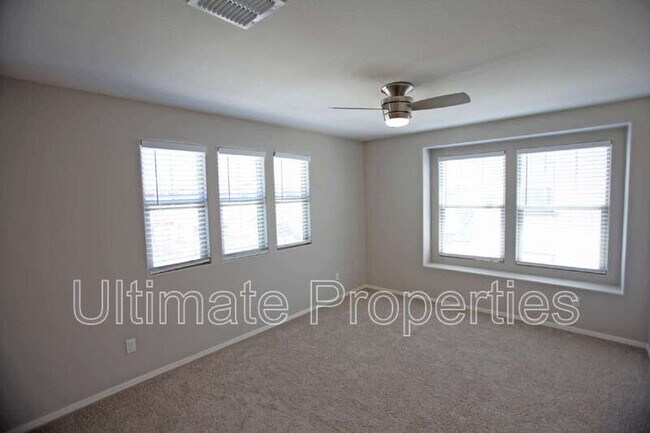 Building Photo - 11694 N 166th Dr