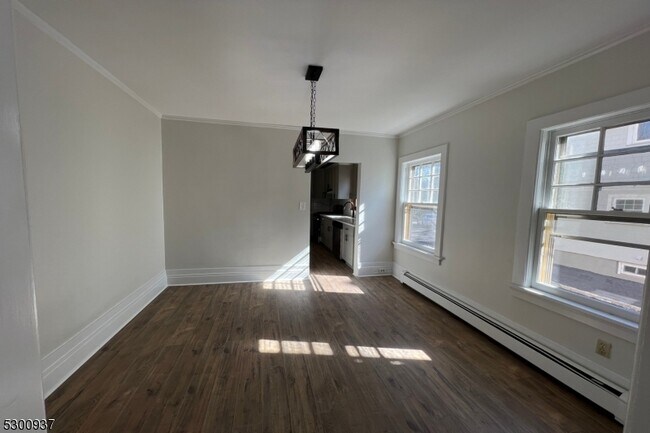 Building Photo - 16 Oxford St