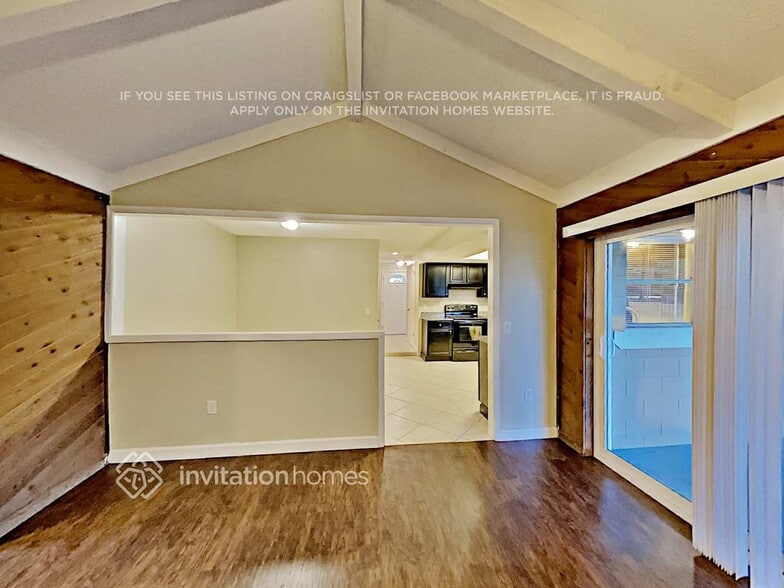 Building Photo - 2711 Citron Dr