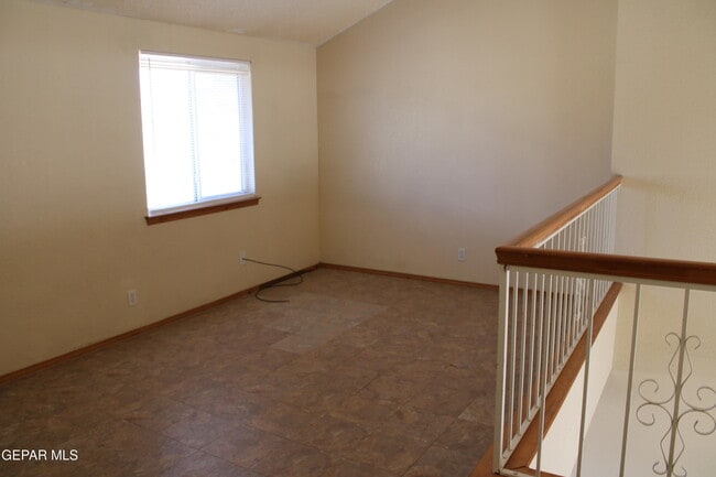 Building Photo - 704 Springfire Dr