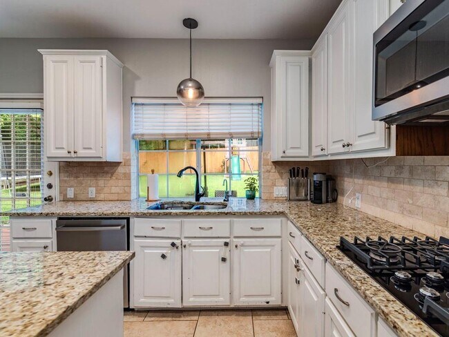 Building Photo - 5847 Back Bay Ln