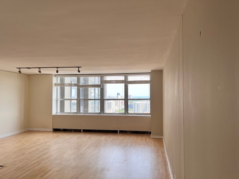 Building Photo - 655 W Irving Park Rd