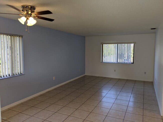 Building Photo - 2283 Fox Hollow Dr