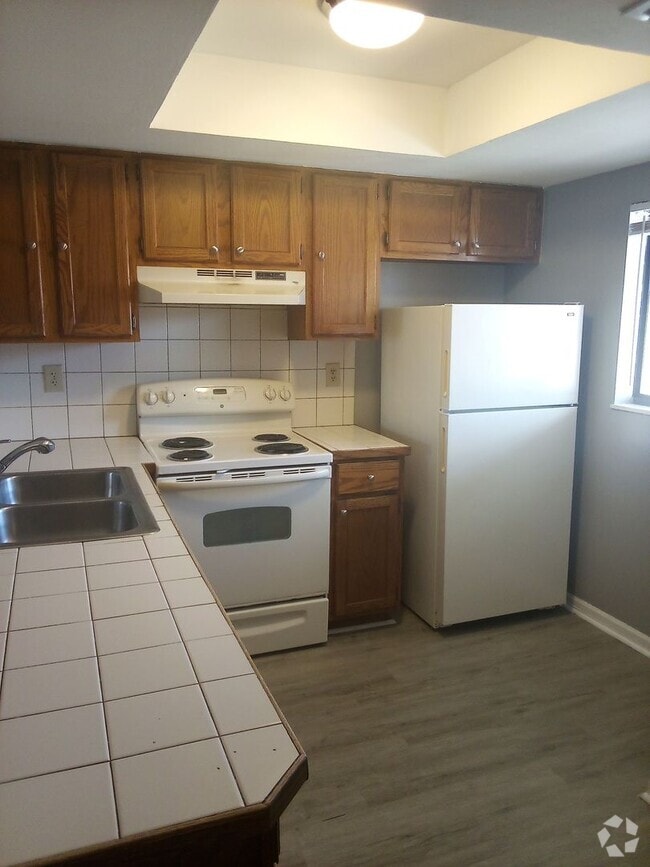 Building Photo - Tradewinds I Unit 1607