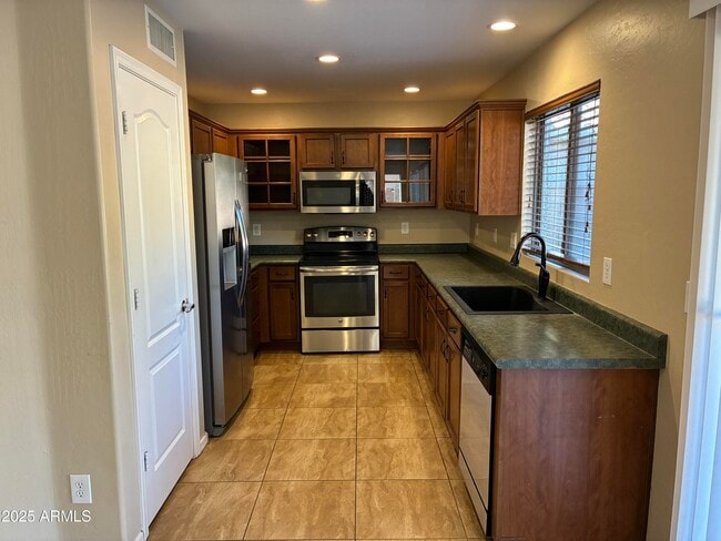 Building Photo - 15326 W Lundberg St