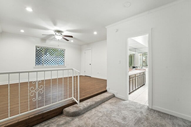 Building Photo - Inviting 3-bedroom, 2-bathroom home in the...
