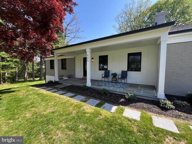Building Photo - 605 Bowers Ln