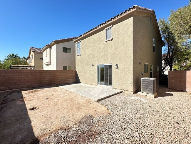 Building Photo - Huntington Village B