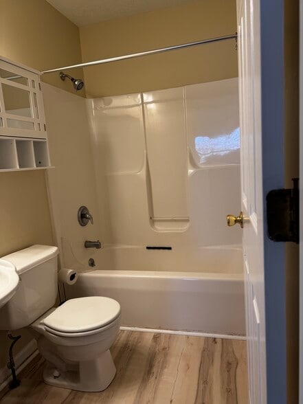 Master On Suite Bathroom - 855 S Grant St