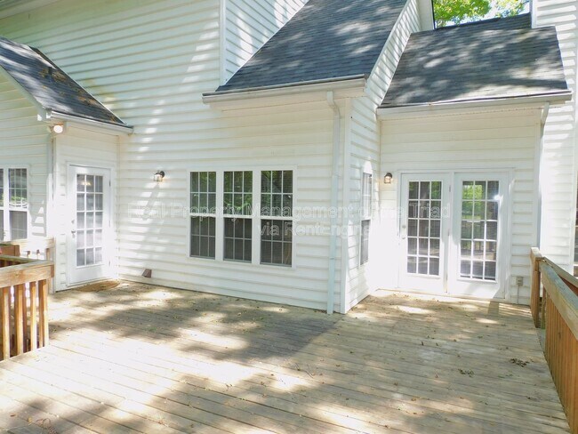 Building Photo - 7185 Avenbury Cir