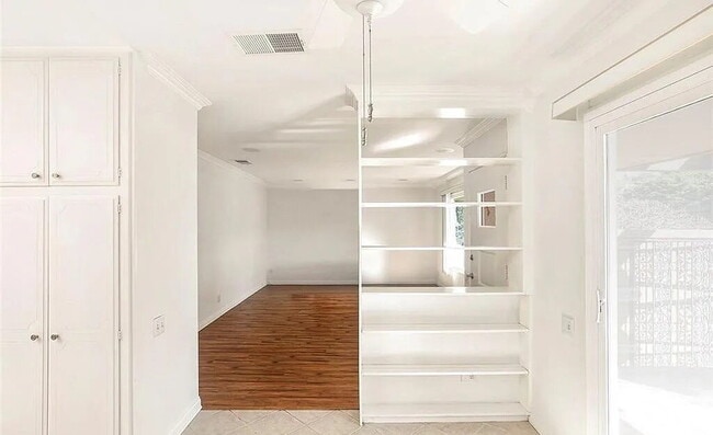 Building Photo - "Charming 1-Bedroom Retreat: Cozy 717 Sq Ft Haven in Sunny CA!"