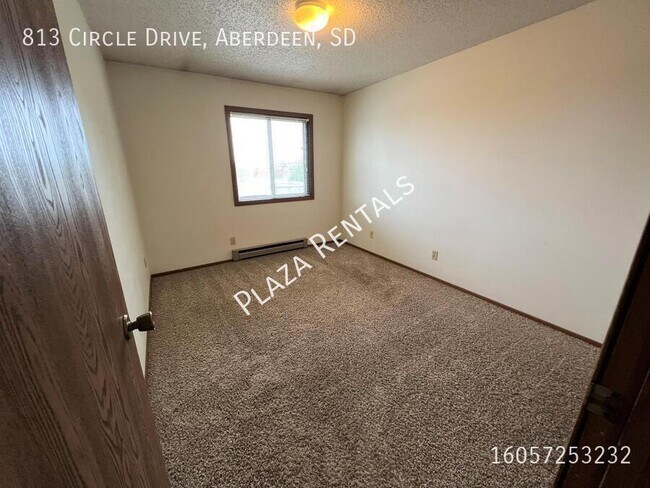 Building Photo - 307 11th Ave NW
