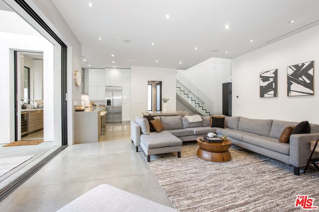 Building Photo - 454 N Sweetzer Ave