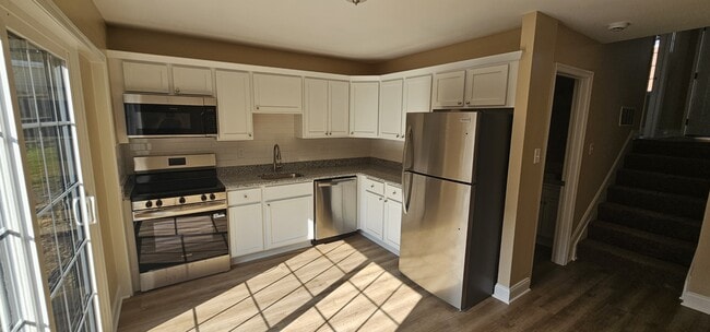 Primary Photo - 30X Hendrickson Ln