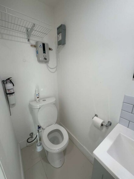 Building Photo - 6242 SW 24th St